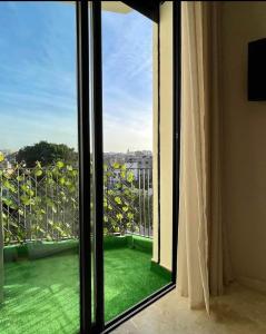 a window with a view of a green yard at Tokyo in Maarif
