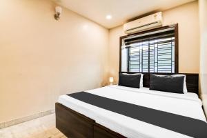 a bedroom with a large bed with a window at Collection O Belgacihia Near Kolkata Railway Station Formerly Beeu Guest House in kolkata
