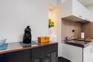 a kitchen with a sink and a counter top at Doormans House city center by Homeful Homes in Lisbon