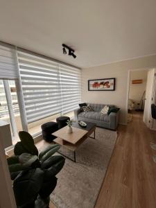 a living room with a couch and a table at Lindo Brisas in Talcahuano