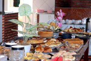 a buffet of pastries and breads on a table at Hotel e Pousada França in Manhã