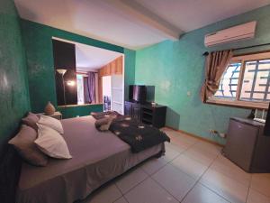 a bedroom with a large bed with green walls at Casa mia in Saly Portudal