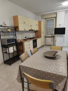 a kitchen with a table and chairs and a kitchen with a table and a table at Casa dei Mazzoni in Crema