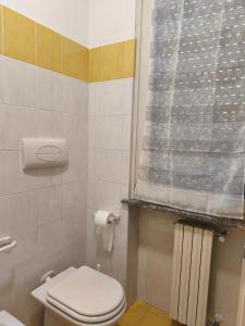 a small bathroom with a toilet and a window at Casa dei Mazzoni in Crema +16 photos