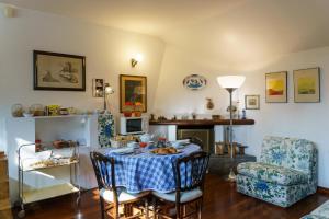 a dining room with a table and chairs and a fireplace at Il Colomb&eacute; B&B in Barzan&ograve;