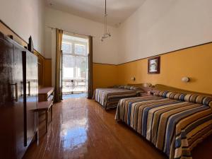 Ліжко або ліжка в номері Hotel Isabel