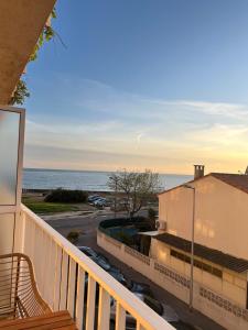 a balcony with a view of the ocean at "HORIZON BLEU" - en bord de Mer in Port-de-Bouc