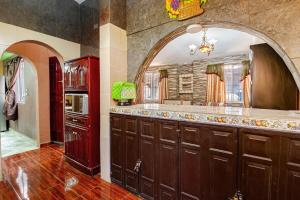 a kitchen with brown cabinets and an archway in a room at Equipped house in Santa Monica 2nd Section, Qro in Adjuntas