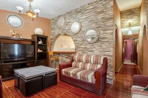 a living room with a couch and a tv at Equipped house in Santa Monica 2nd Section, Qro in Adjuntas