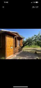 a small wooden house with a driveway next to it at The poet's house in Longá