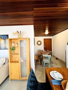 a living room and dining room with a table at Apartamento Centro de Pirenópolis Goiás in Pirenópolis