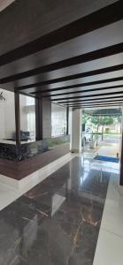 a lobby of a building with a marble floor at Flats Paris in Lagoa Santa