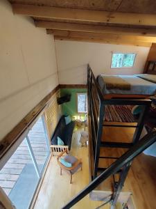 an overhead view of a room with a bunk bed at Refugió Chaicura in Notuél