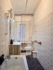 a bathroom with a tub and a toilet and a sink at Altobello Venice Apartment in Mestre