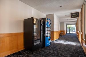an old fashioned soda machine in a waiting room at Suburban Studios Canon City in Canon City