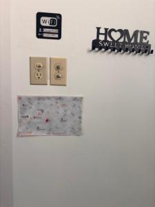 a white wall with a sign on it and aswitch at Casa amplia in Ciudad Juárez +26 photos