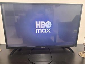 a television screen with the hbo max logo on it at Casa amplia in Ciudad Juárez