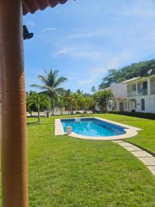 a swimming pool in the yard of a house at Departamento Turquesa in Barrio Nuevo