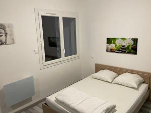 a bed in a room with a window at Studio confortable - 4 pers. - API-1-52-2047 in Saint-Girons