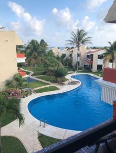 an overhead view of a swimming pool in a resort at Tropical Oasis with Pool Perfect Vacation Home in Puerto Morelos +6 photos