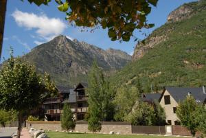 a resort with a mountain in the background at Torres de Vallibierna 7 in Anciles