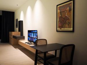 a room with a desk with a computer on it at Roxy Beach Apartment, Sematan, Sarawak in Sematan