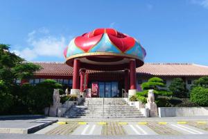 a building with a building with a bowl on top at kafuulivimg nagahama in Yomitan