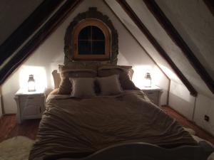Tempat tidur dalam kamar di Domek Szyjówka