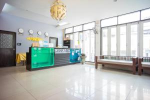 a lobby with a waiting area with benches and windows at Neo Hotel Pattaya in Jomtien Beach +39 photos