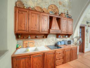 A kitchen or kitchenette at Komi Lofou House by TrulyCyprus