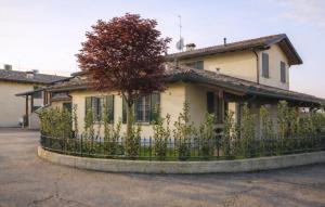 a house with a fence in front of it at Ca' Dei Coppi in Solignano Nuovo
