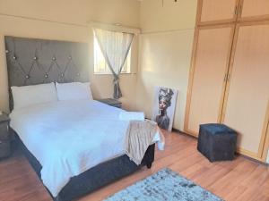 a bedroom with a large bed in a room at Minelo Guesthouse in Virginia