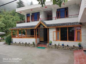 akritkritkritkritkritkritkritkritkritkritkritkritkritkrit house at Himvilla Kasol in Jāmb