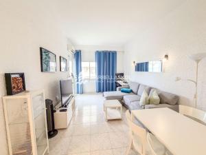 a living room with a couch and a tv at Marbella Skol in Marbella