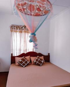 a bedroom with a bed with a balloon above it at Shan Inn Midigama in Midigama East +7 photos