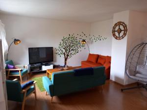 a living room with a couch and a tv at Ferienwohnung Linke "Grünblick" in Grimma