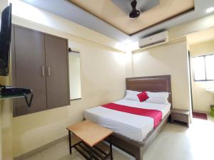 a bedroom with a bed and a tv in it at Hotel Krantiveer in Kālundri