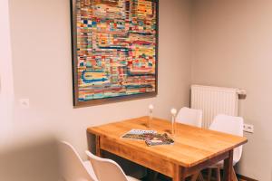 a dining room table with white chairs and a painting at Haus im Garten in Stockach