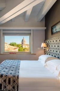 a bedroom with a large bed and a window at Hotel La Rovere in Rome
