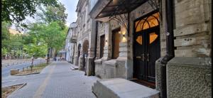 a building with a black door on a street at Ivory 1831 Boutique Apartment Luxury bath in Chişinău