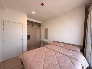 a bedroom with a large bed with pink sheets at Xim Condo in Bangkok 20 mins to Asiantique in Ban Tha Hin