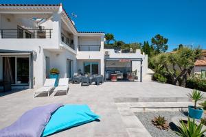 a villa with a view of the patio of a house at Villa 259 in Roquebrune-sur-Argens