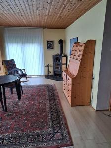 a living room with a table and a stove in it at Wasgau Urlaubserlebnis Fels und Seen in Ludwigswinkel