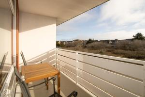 a balcony with a table and a view at Sylt for Friends in Hörnum