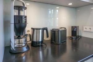 a kitchen counter with a blender and other appliances at Lachmöwe in List