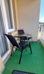a table and chair in a room with green carpet at Sweet Home Pale in Pale