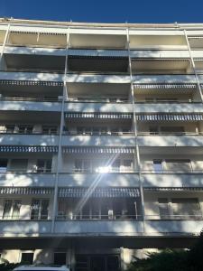 an external view of an apartment building at Champel Cozy Studio in Geneva +1 photo