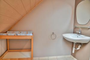 a bathroom with a sink and a toilet in a room at 't Ooievaarsnest in Veurne +24 photos