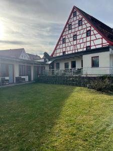 a large house with a green lawn in front of it at Hotel Scheunenwerk - Nürnberg Nord in Heroldsberg