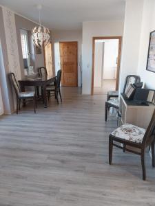 a living room with a dining room table and chairs at Pension-Auszeit in Giesen